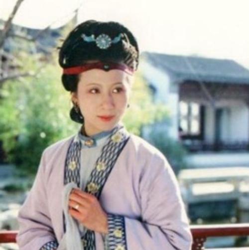 87版《红楼梦》李纨剧照