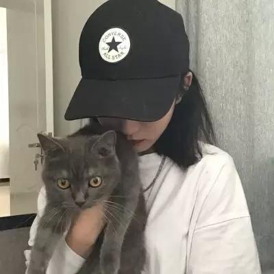 带猫的女生头像高清