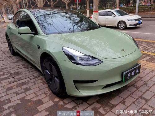 特斯拉全车改色卡其绿来袭(西安汽车改装)