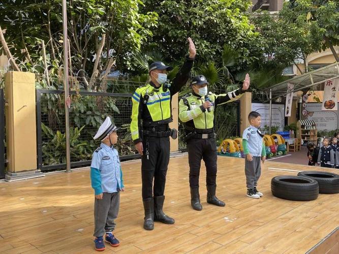 发挥铁骑小,快,灵的优势,进一步整治交通方面的不文明现象,形成良好的