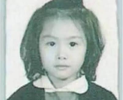 4张女明星小时候的照片,你能看出朱茵是哪张吗?图4应该是章子