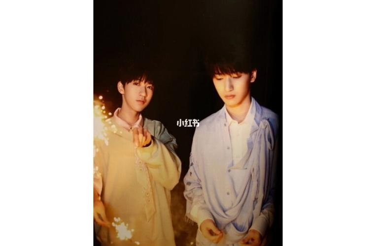 春日烟花92时代少年团双人照_烟花_爆米花_tnt时代少年团_娱乐_明星