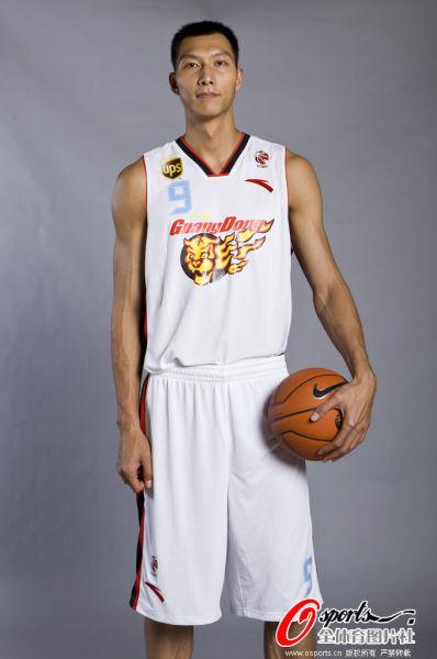 易建联新赛季回广东 出战12-13赛季cba