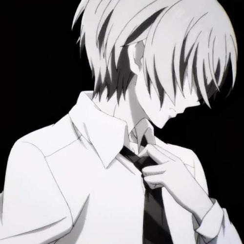 动漫男生头像,嘴角的微笑,掩盖不住眼眸中的悲伤