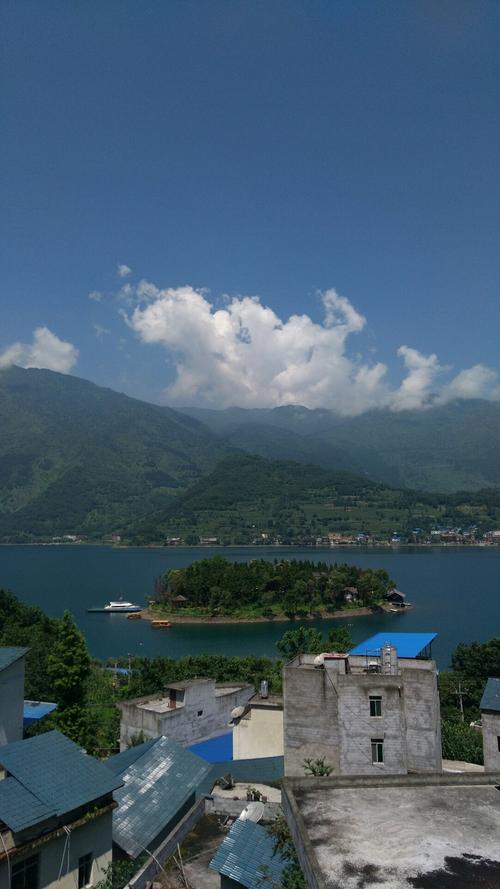 四川省凉山彝族自治州雷波县003乡道靠近瓦厂湾