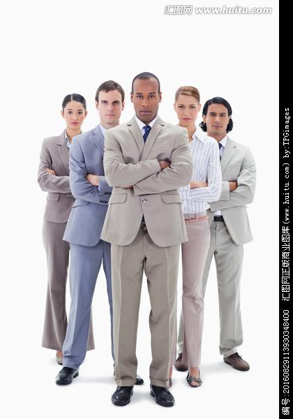 自信的商业团队站成一排