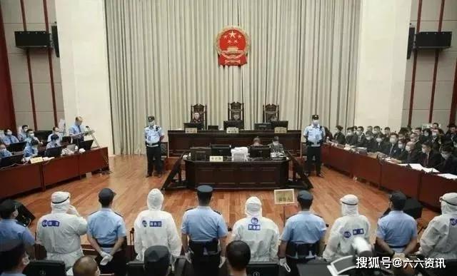 公安局长涉案14亿落马,开庭前咬舌自尽!_贾净博