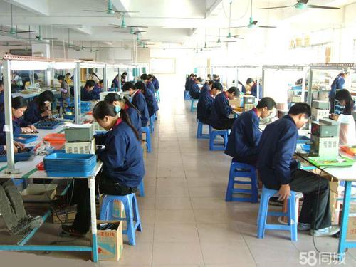 电子厂招男女普工5000