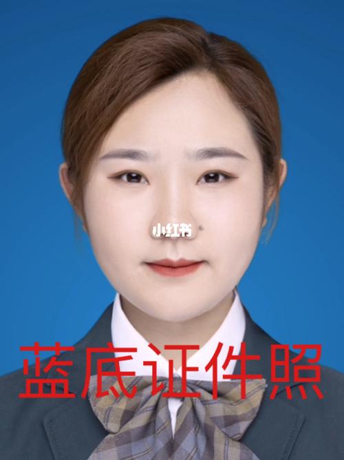 美女非常满意我也笑了_美女_证件照_蓝底证件照_摄影