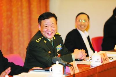 年12月入党,1972年12月参军入伍,解放军炮兵学院炮兵指挥专业大专毕业