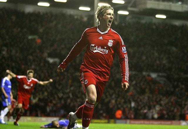 金童托雷斯近照:在健身房打拳击,在增肌路上一去不复返