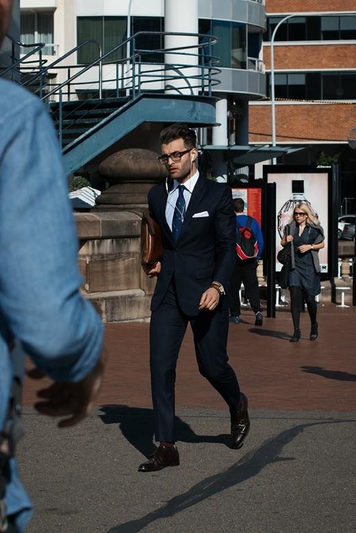 完美街拍欧美西装男