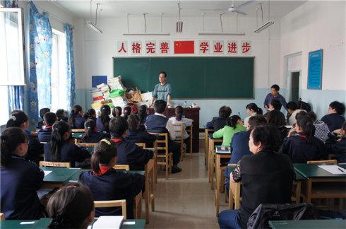 戴永芳主席应邀为金剑桥学校师生进行赛前辅导
