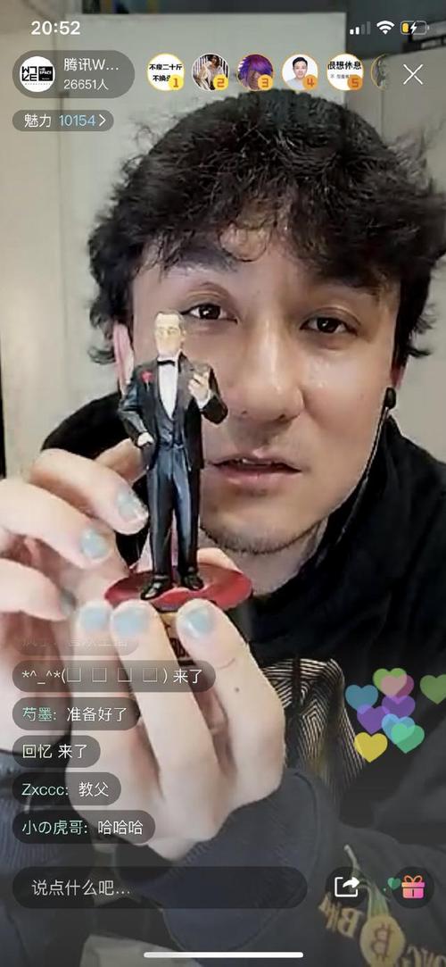 直男马俊宅家被老婆做美甲,涂着指甲油上镜,男粉丝大呼辣眼睛