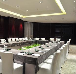 酒店大型会议厅桌椅套装现代简约白色布艺洽谈培训长条形桌椅椅子