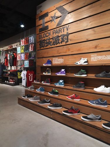 更特设宽敞舒适的休息区域,与其说北京西单大悦城converse专卖店是一