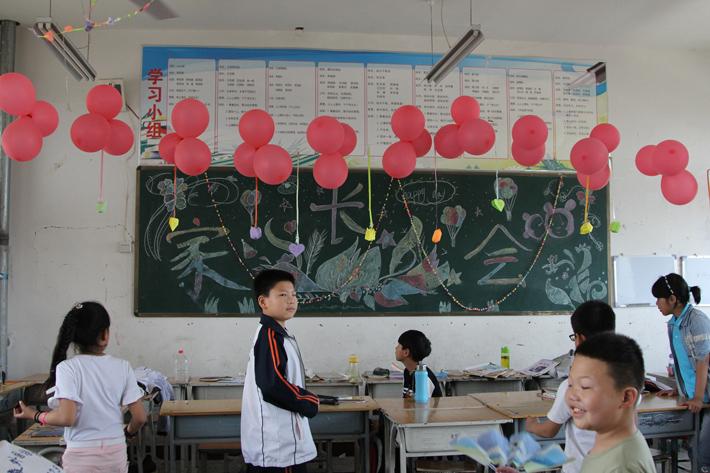 各教室精心布置,构建温馨的家长会氛围