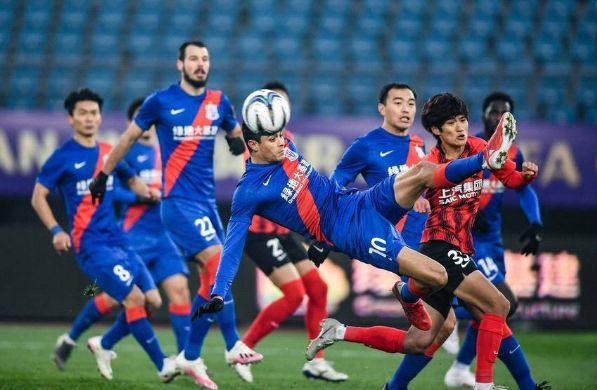 上海海港杀入足协杯决赛次回合战平上海申花双方握手言和