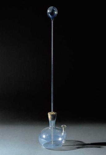 伽利略博物馆现存的16世纪伽利略 发明的气体温度计 (图片来源