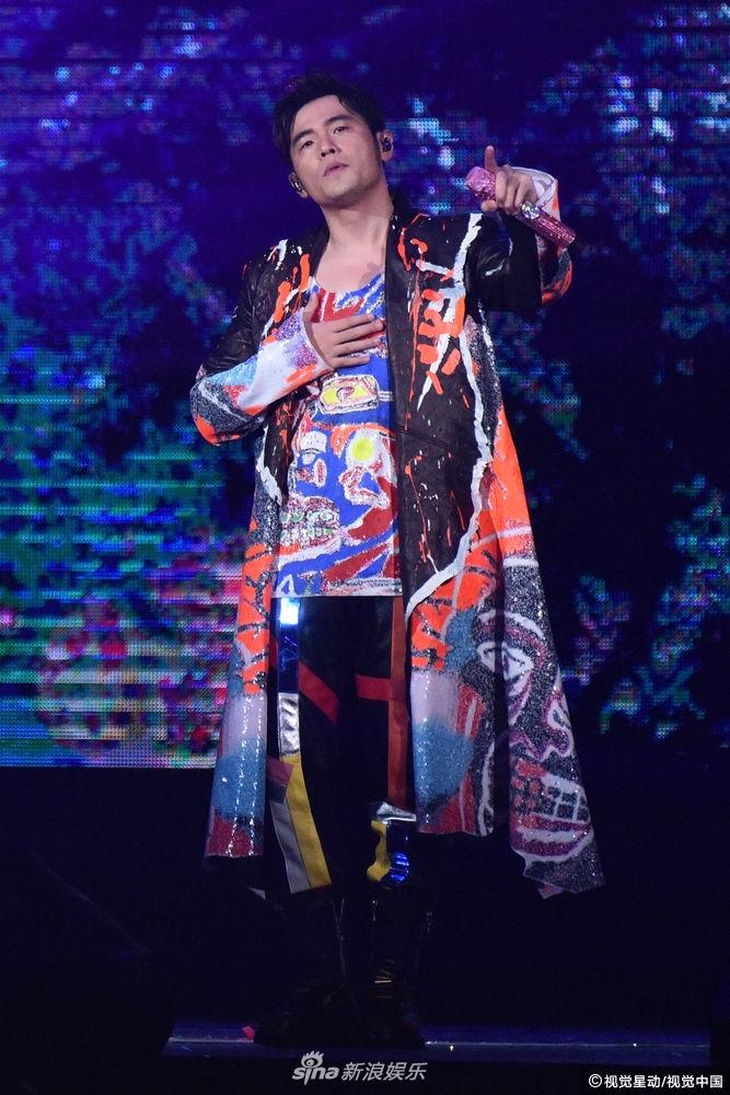 周杰伦张惠妹同台热舞气氛嗨