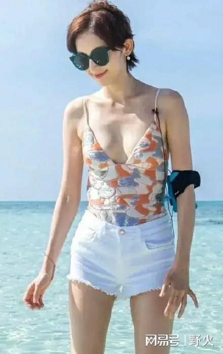 古力娜扎晒海边游泳写真,漂亮女孩谁不爱?网友:我想当