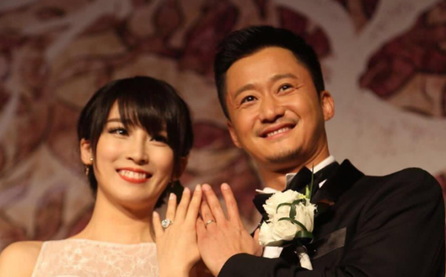 吴京为何从不晒老婆?看到谢楠长发的模样,网友:要我我