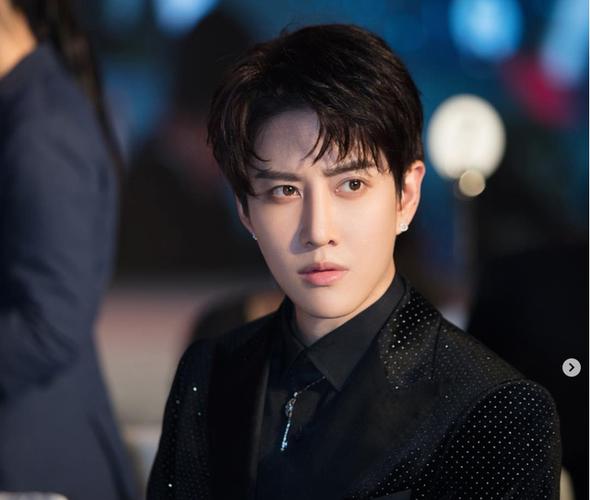 泰国高颜值人气男星mike,没钱付儿子赡养费,压力太大