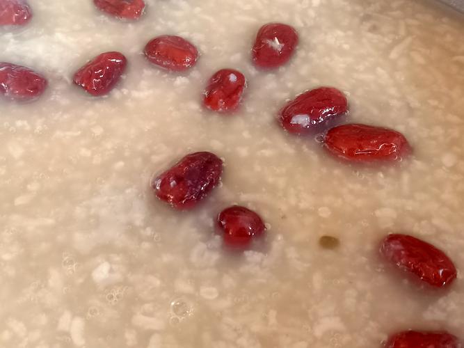 "大米红枣粥"营养丰富.