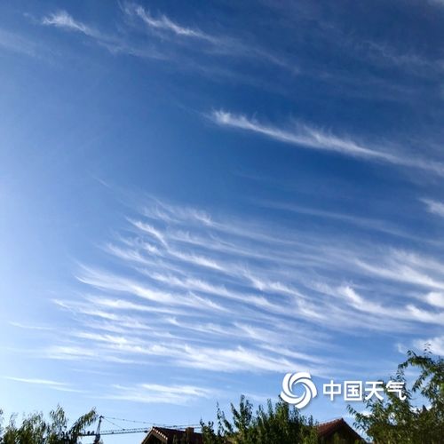 北京延庆:天空如洗 卷云浮动
