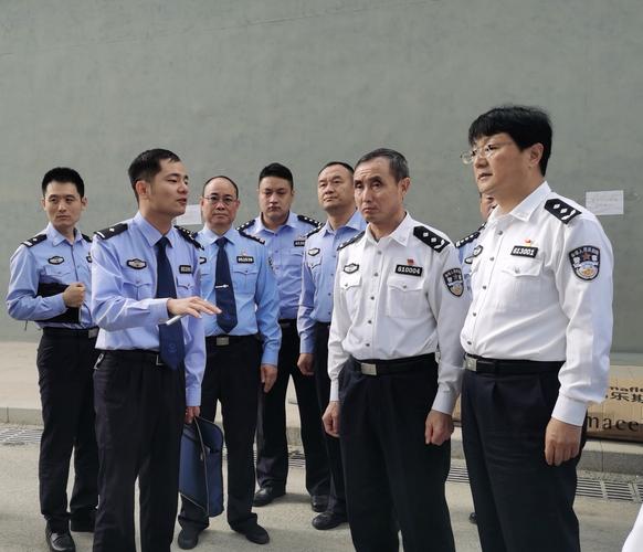 省厅特勤局副局长李勤刚,市局特勤局局长王书钦一行到