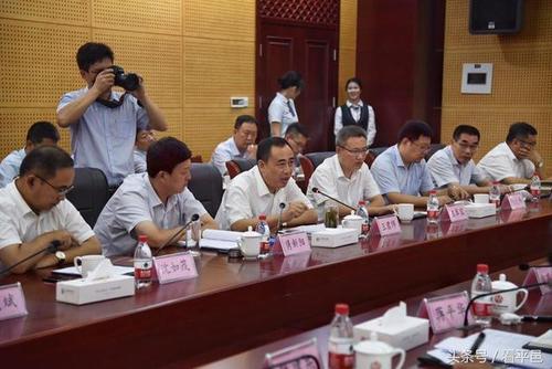 张大伟代表县政府与山东土地发展集团股份有限公司签订全面战略合作