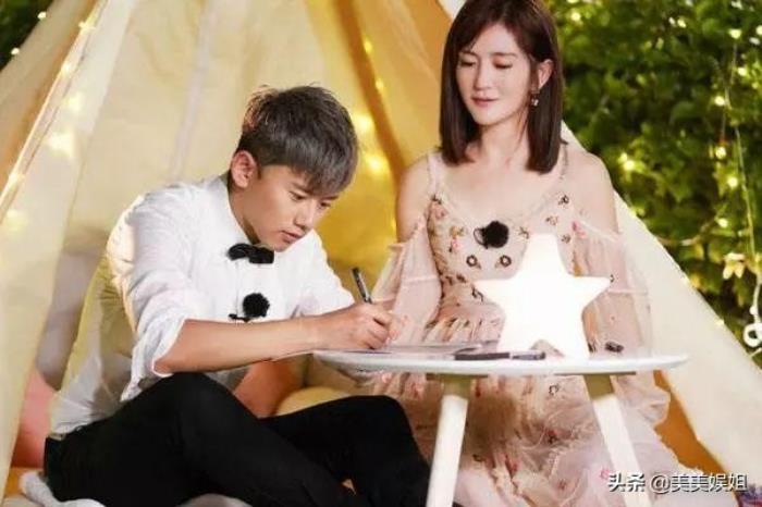 张杰谢娜睡觉亲热照(张杰谢娜要不要这么甜)