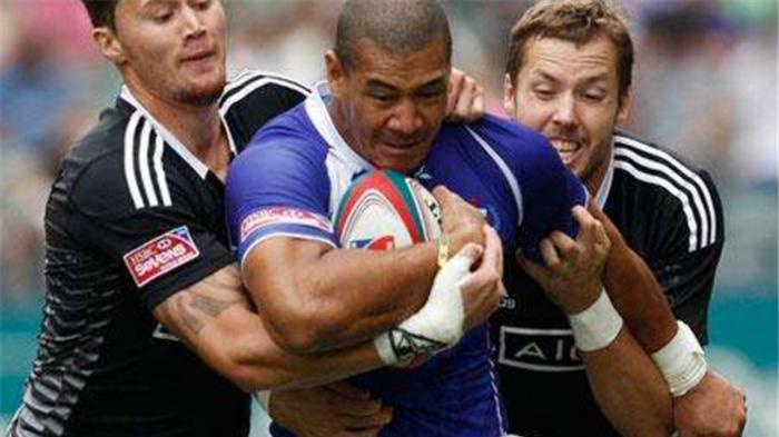 有一种肌肉叫橄榄球运动员的肌肉,腹肌,胸肌,麒麟臂等等,服了