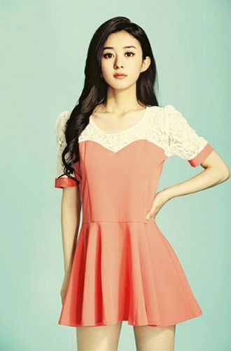 给我几张赵丽颖光腿光脚图片,要高跟鞋.