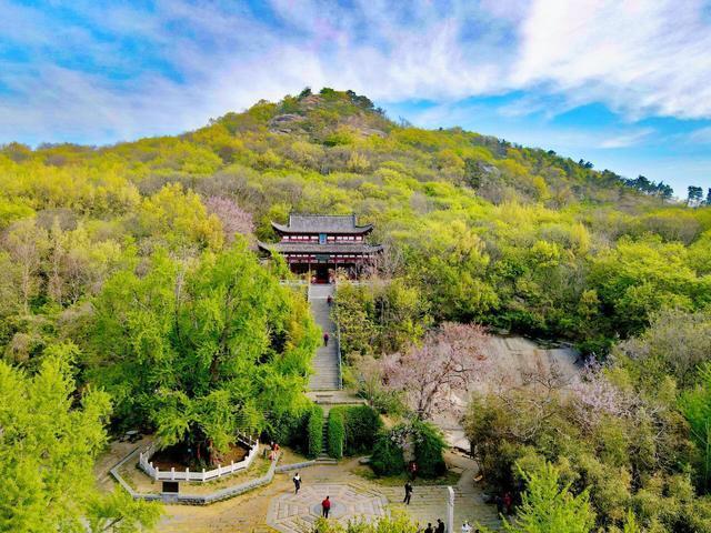 山东省临沂市临沭县冠山风景区"山秀,泉清,树古,名人多,故事美",是集