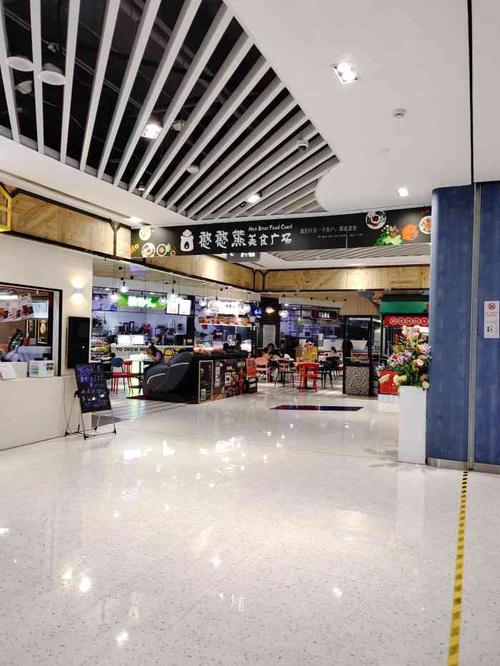 憨憨熊美食广场(临平欢乐城店)-"在商场在角落里面,滑冰场对面.