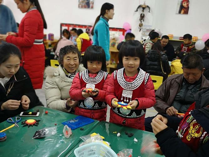 官渡区幼儿园大三班——《庆元旦.迎新年.亲子彩泥手工制作活动》