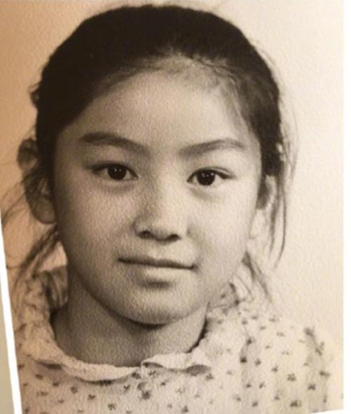 胡可全家童年照曝光,安吉和沙溢长得一模一样!