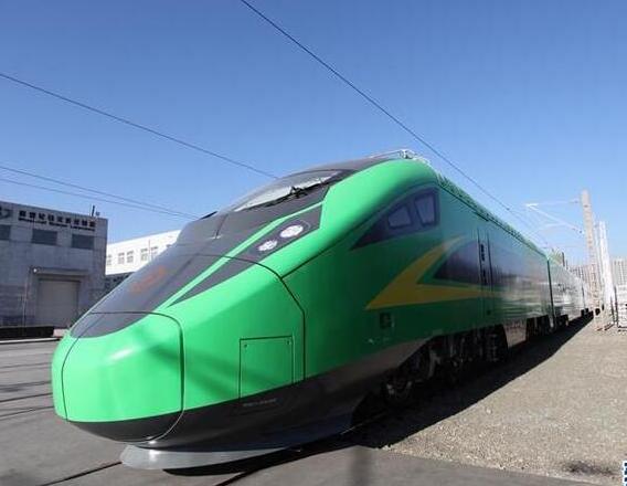 "绿巨人"复兴号动车组首次亮相东北地区