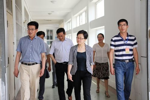 市教育局局长梁红群到阜阳五中调研高考备考工作