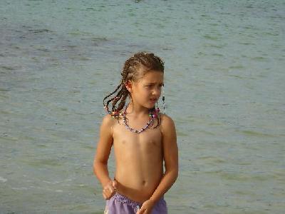 阿离作品:海边的女孩