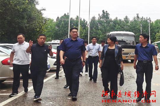 夏邑县县长刘海鹰到夏邑县第二人民医院检查安全生产工作