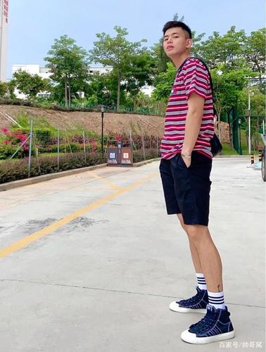 组图:体院运动男生,183身高大长腿,有型又man的气质