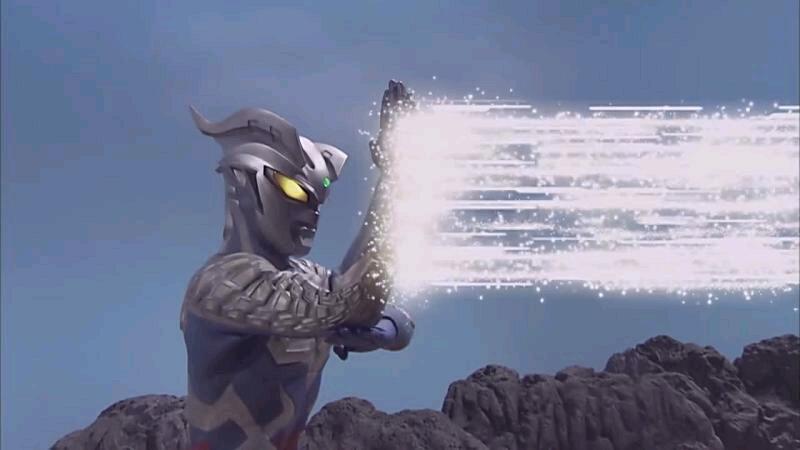 赛罗继承了赛文的集束射线和艾梅利姆光庀 .