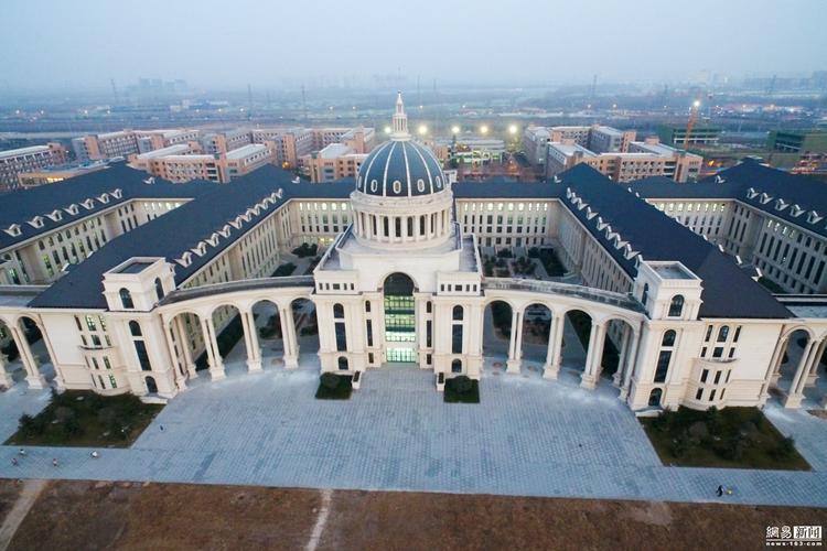 从空中俯瞰河南农业大学龙子湖校区,妥妥滴都是欧式建筑啊,华丽丽的