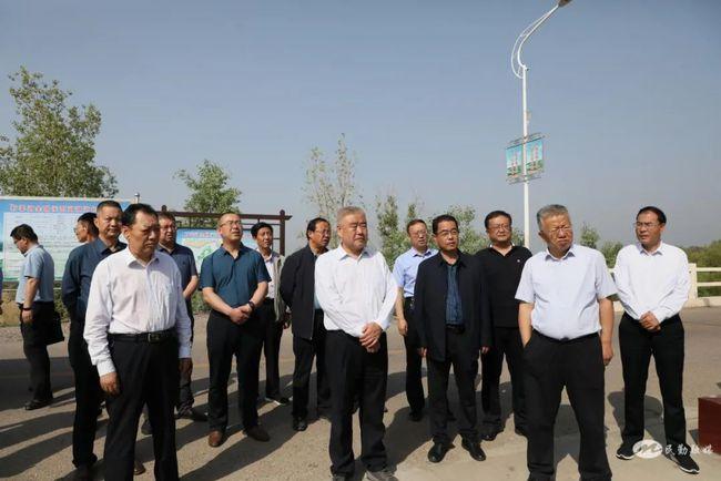 省景电管理局党委书记局长杨万勤一行来民勤县调研周伟一同调研李万权