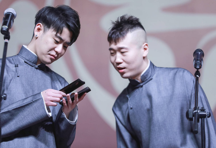 九辫张云雷杨九郎天下第一好啊返回搜狐,查看更多