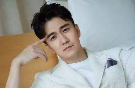 嘴角的上方长痣,为口舌痣.