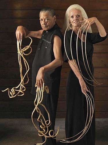 雷蒙德自1979年起就开始留手指甲,2006年,她作为世界上指甲最长的女性