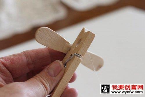 完成飞机的一个机翼